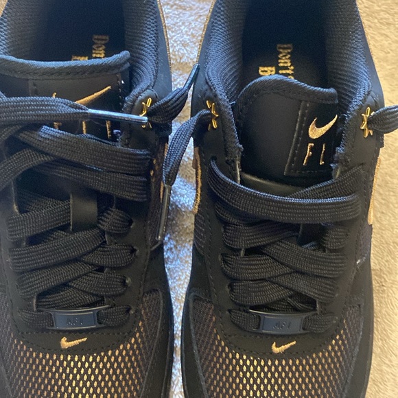 EUC. Nike Air (AirForce 1) women’s size 5.5. Youth size 4. - Picture 10 of 12